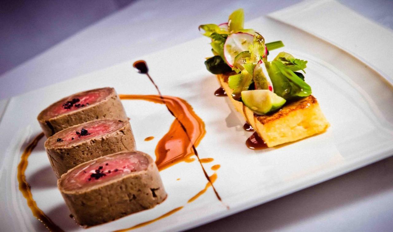 Logis Hotel-Restaurant Saint Romain อองส์ ภายนอก รูปภาพ