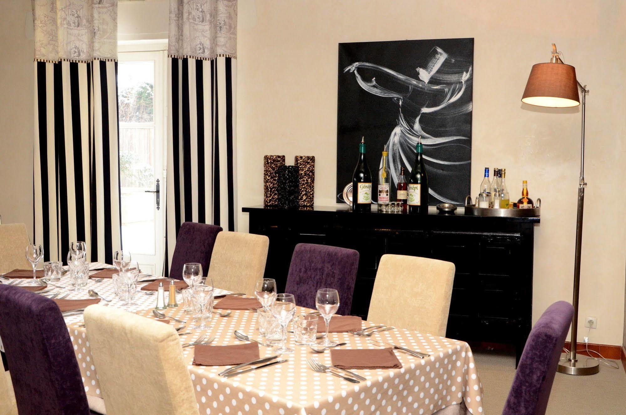 Logis Hotel-Restaurant Saint Romain อองส์ ภายนอก รูปภาพ